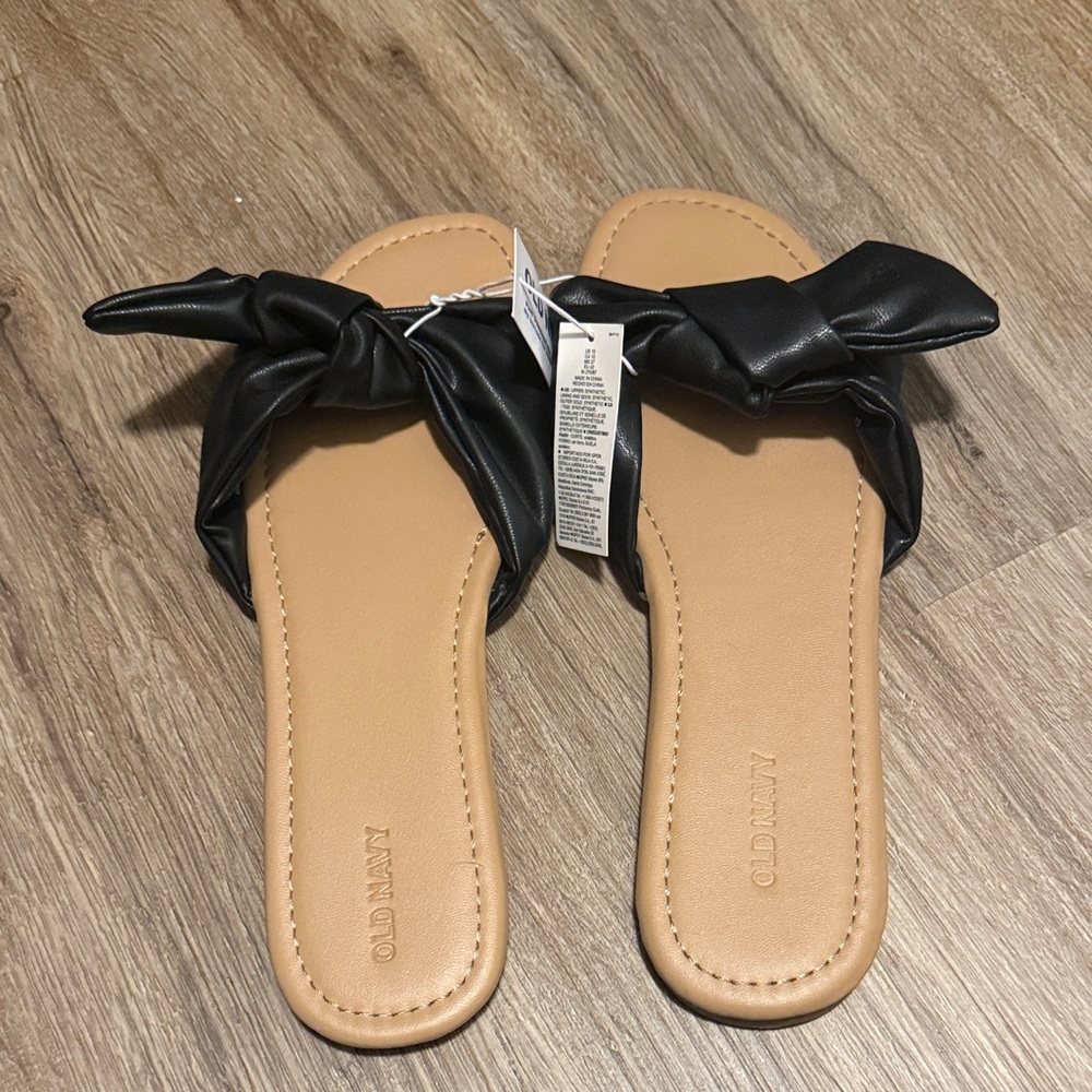 Old Navy Black and Tan Women's Sandals